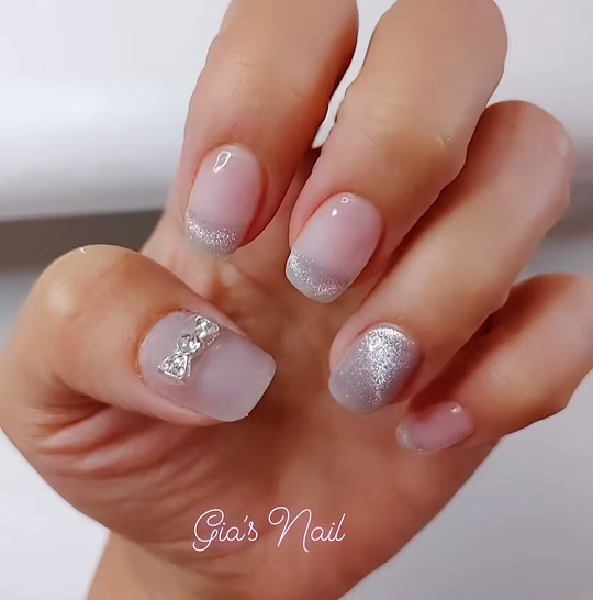 Cat eye gel nail design